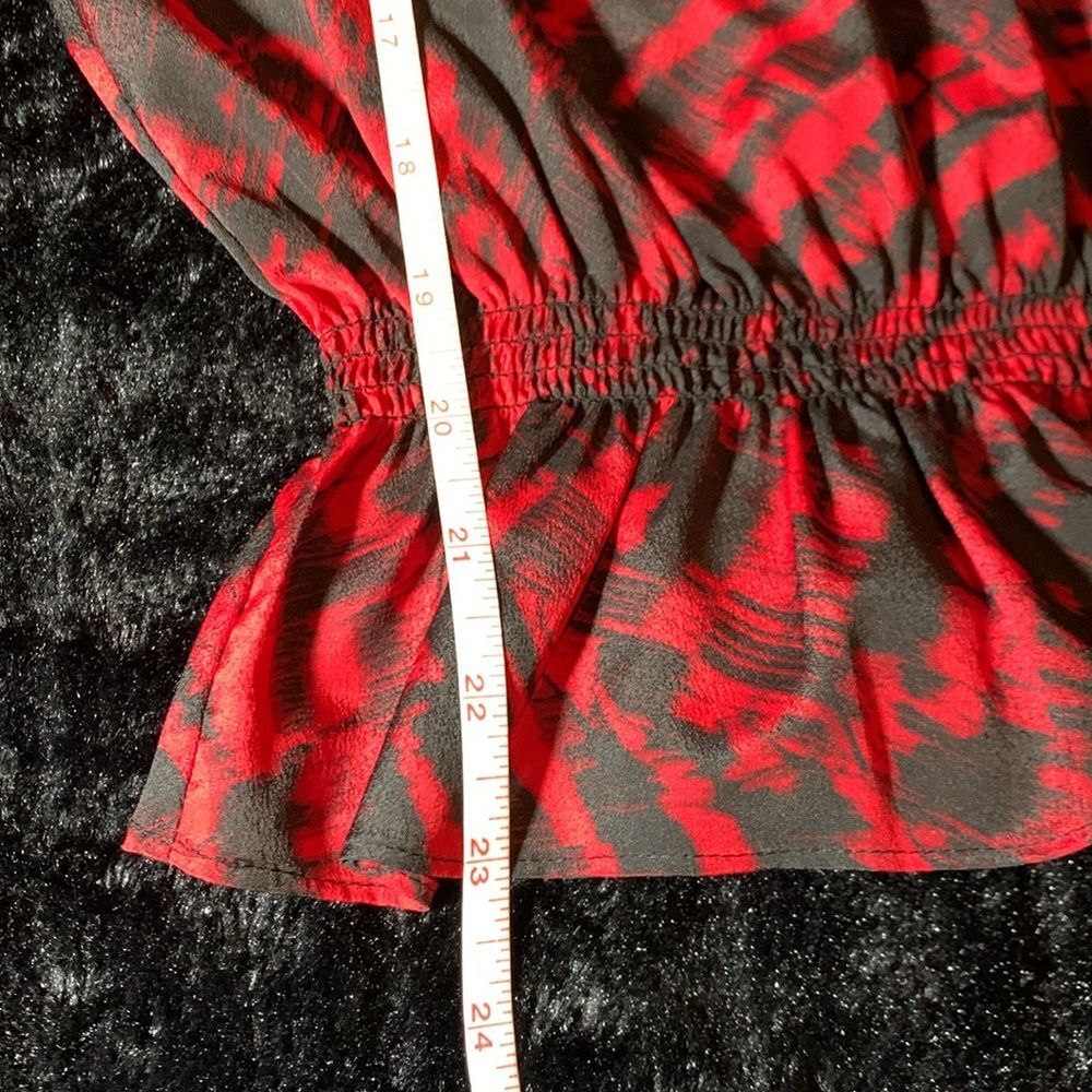 MICHAEL Michael Kors Red Black Abstract Print V-Neck Smocked Waist Blouse Medium - Picture 12 of 12